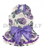 Robe violette à fleurs